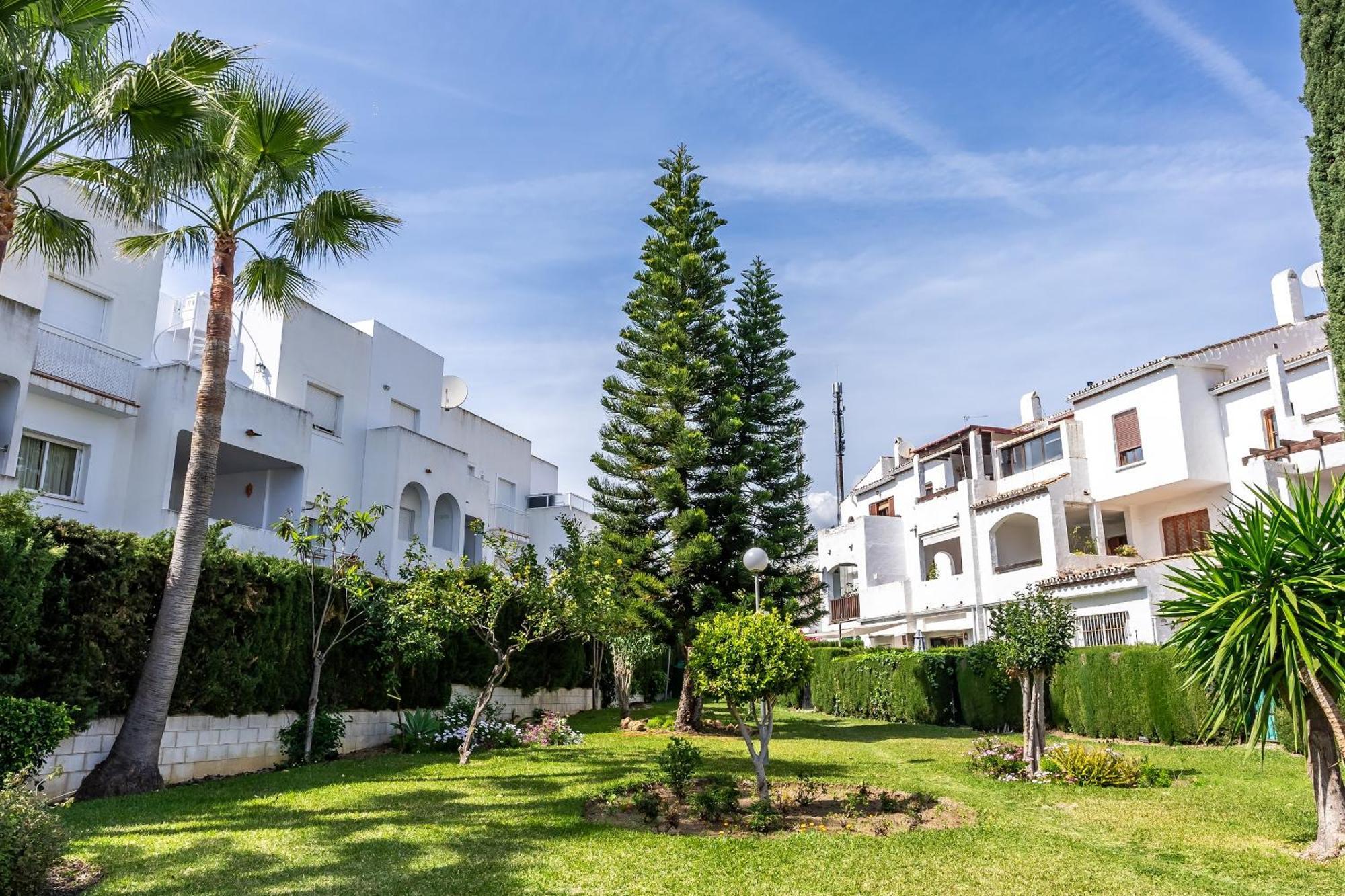 Gezellig Stijlvol Appartement Dichtbij Het Strand 埃斯特波纳 外观 照片